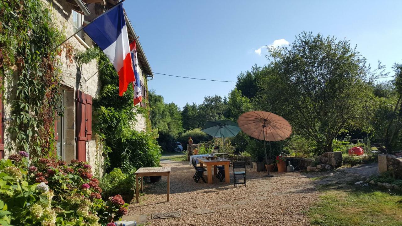 Le Moulin De Pensol - Gites מראה חיצוני תמונה